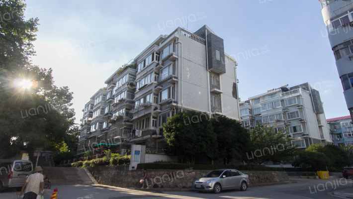 梅岭小区外景图