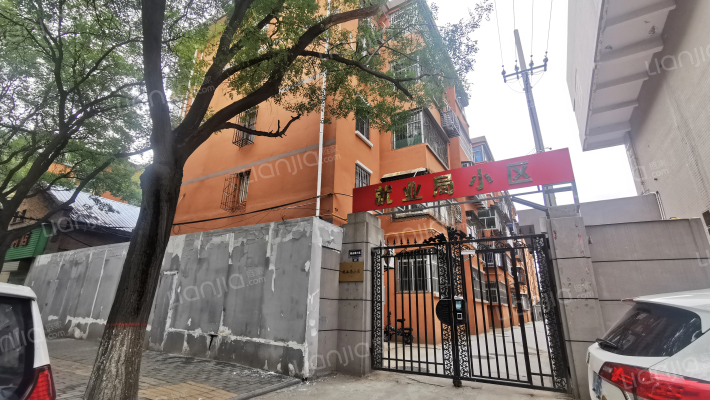 劳动就业培训中心大楼小区外景图