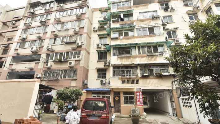 白下路235号小区外景图