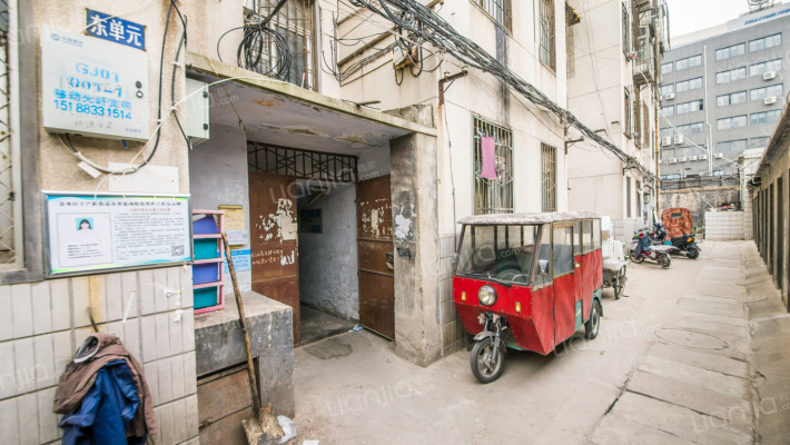 经八路办事处家属院外景图