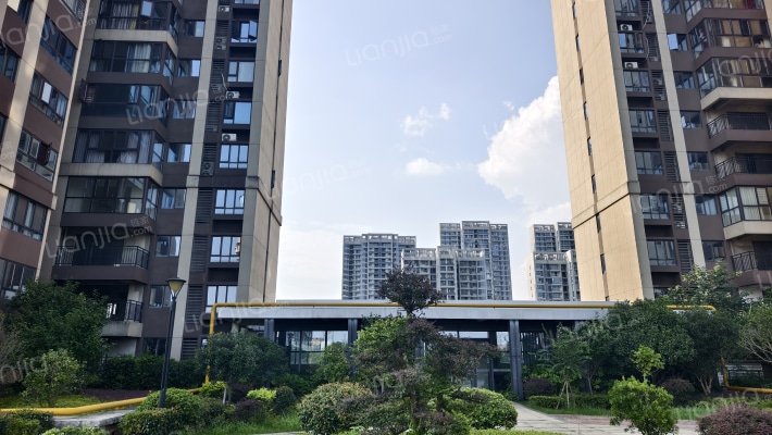 美来美城市广场外景图