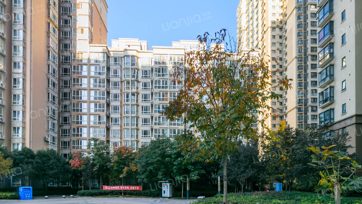 和基听城外景图