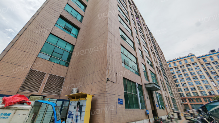 海辰大厦外景图