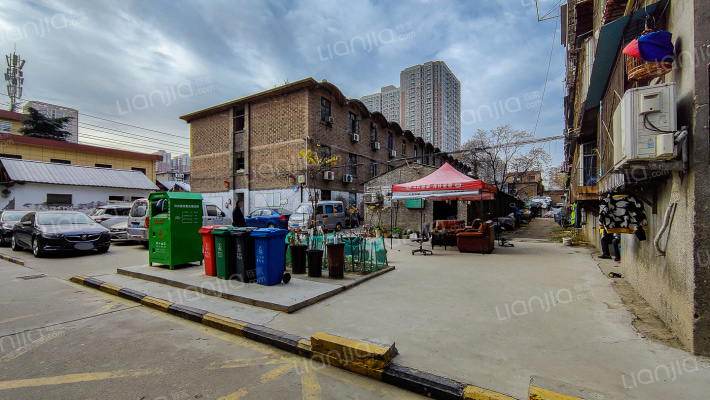 西安玻璃制品厂家属院外景图