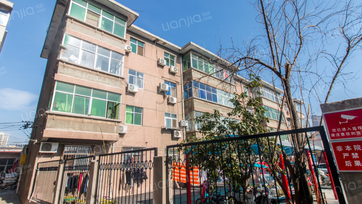 黑色金属家属院外景图