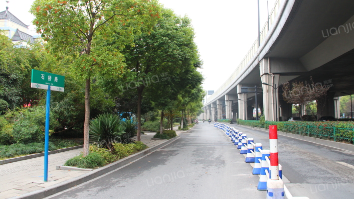 石桥路外景图
