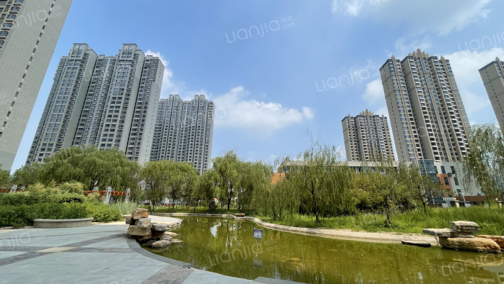 军师府邸秋实园外景图