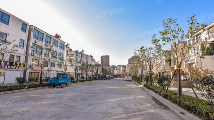 水岸城邦外景图