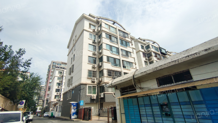 西八北居外景图