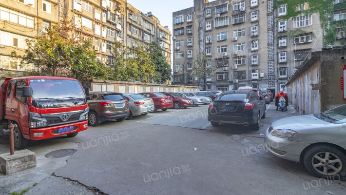 中心商场家属院外景图