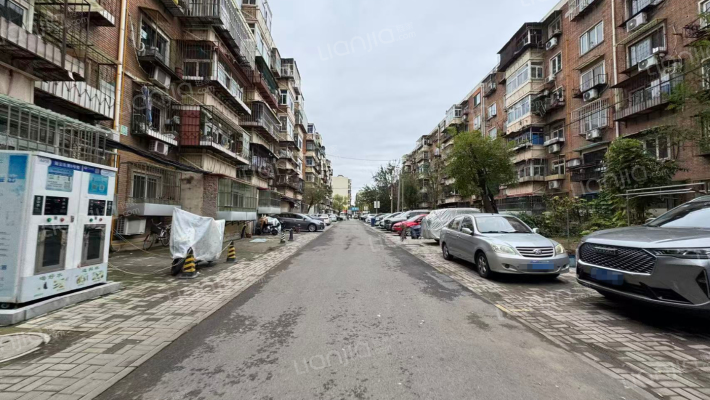 冠云中里外景图