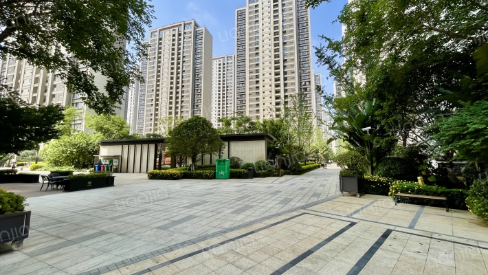 万科翡翠外景图