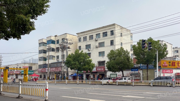 成盛房地产公司家属院外景图