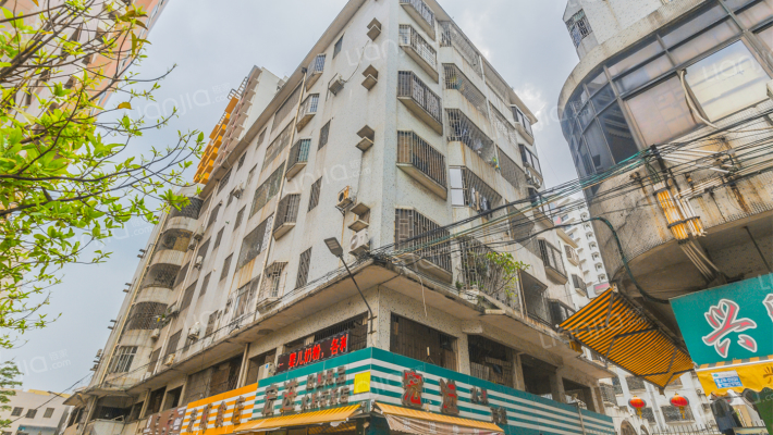 固力广场凤和楼外景图