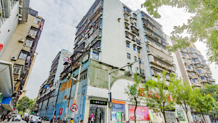 华储大厦外景图