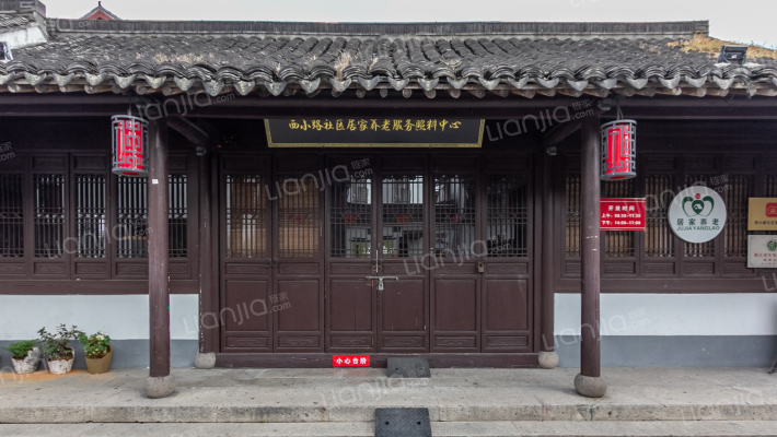 胡家台门外景图