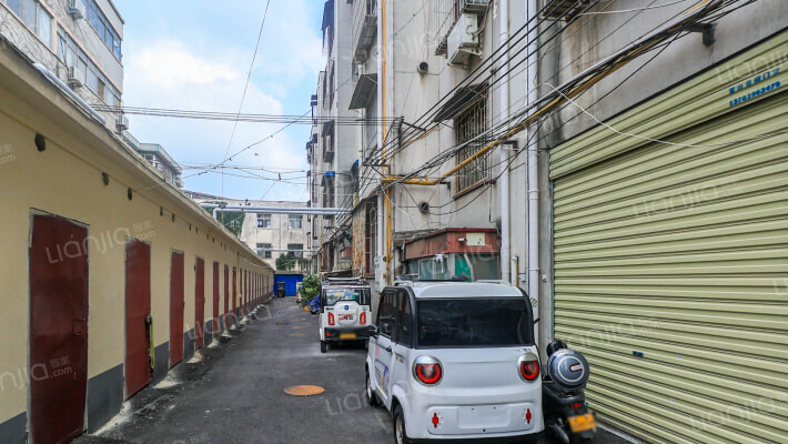 钻井队家属院外景图