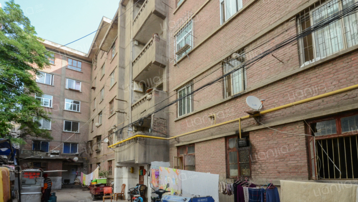 市手扶拖拉机厂家属院外景图