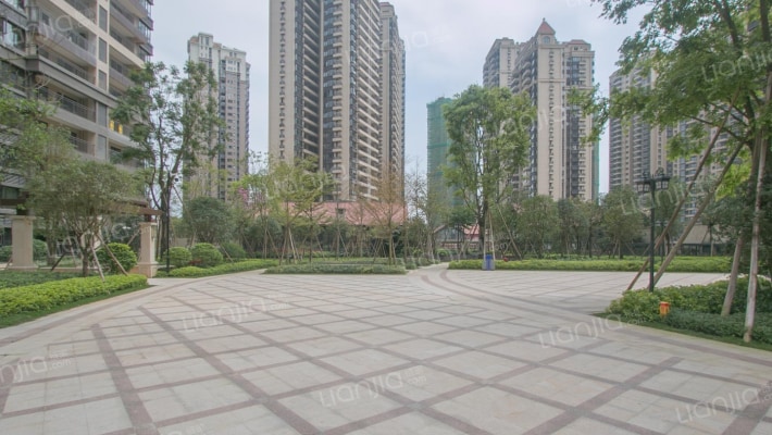 嘉和城依云堡外景图