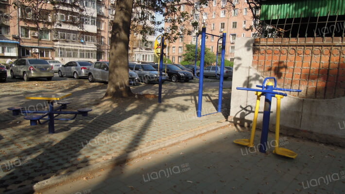 大红门东前街28号院外景图