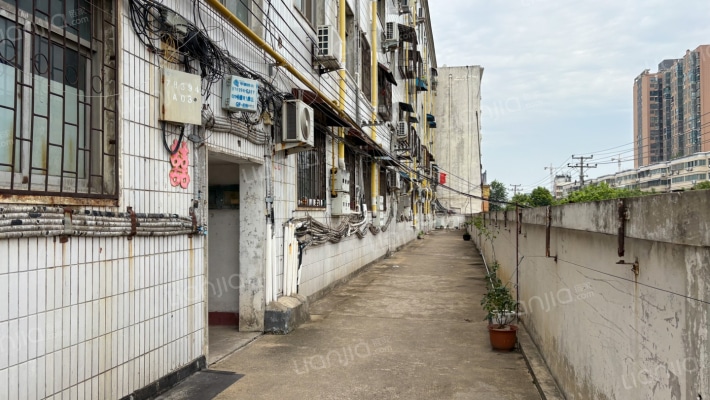 油厂门面楼家属院外景图