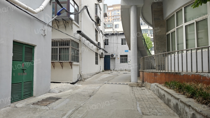 青少年宫职工宿舍楼外景图