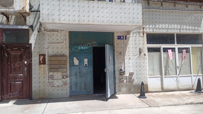 向阳路25号38号楼大院外景图