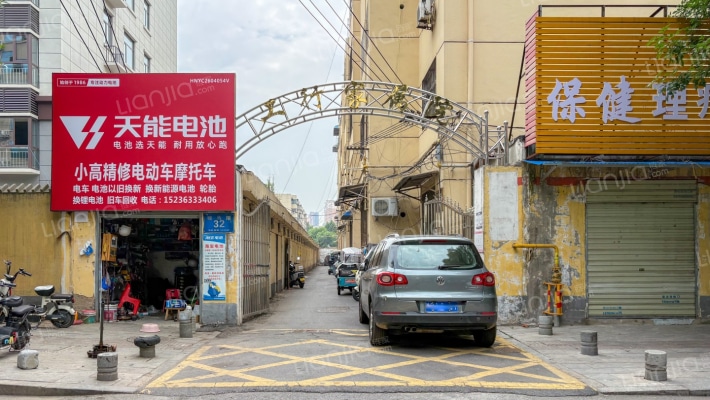 工行铁东支行家属楼外景图