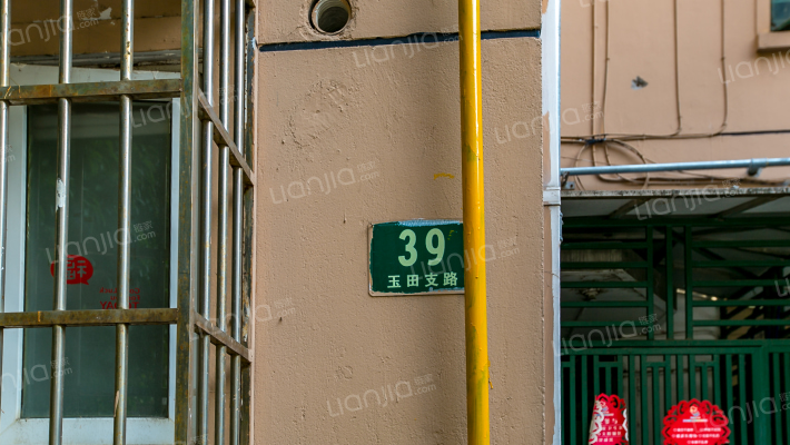 密三小区外景图