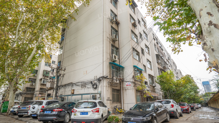 粮机家属院外景图