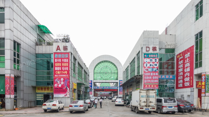 集银皮革市场外景图