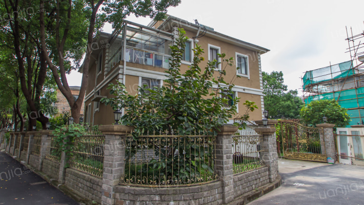 华龙别墅外景图