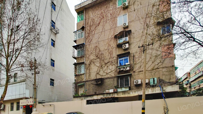 万年路居民楼外景图