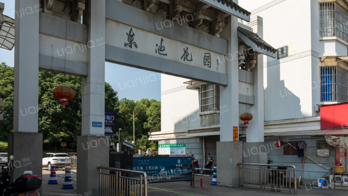 东池花园外景图