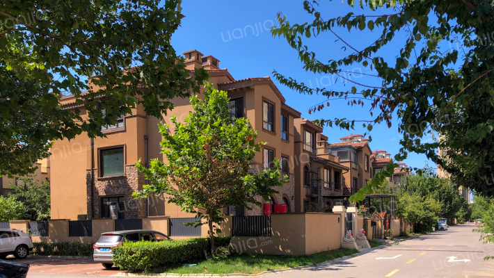 潮白河孔雀城秋柏园外景图