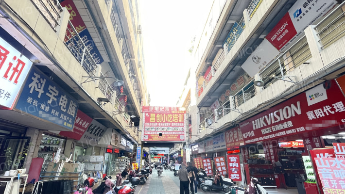 再尔电器广场外景图