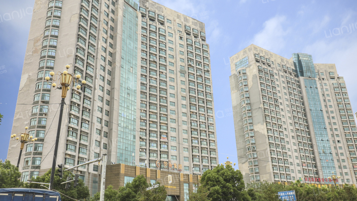 金润购物广场外景图