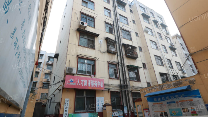 市政住宅楼外景图