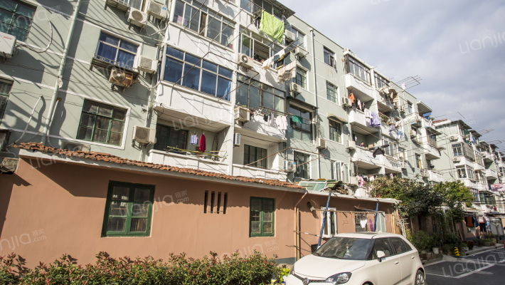 周东新村外景图