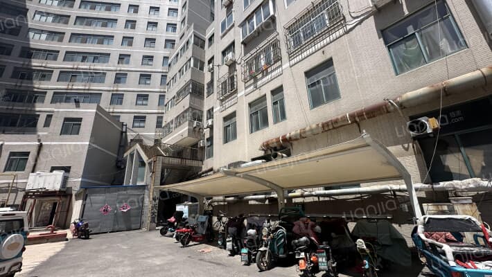 中天大厦外景图