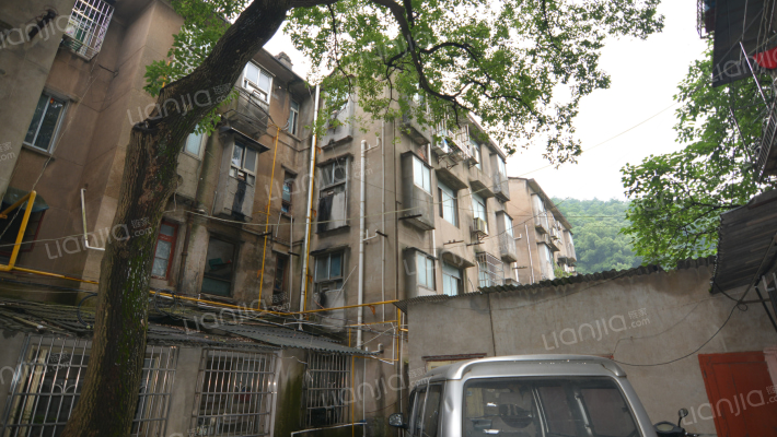 白鹤泉公司宿舍外景图