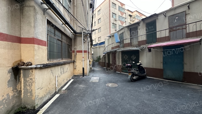 车辆厂家属院外景图