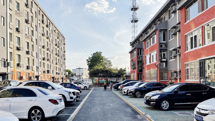 明春西园外景图