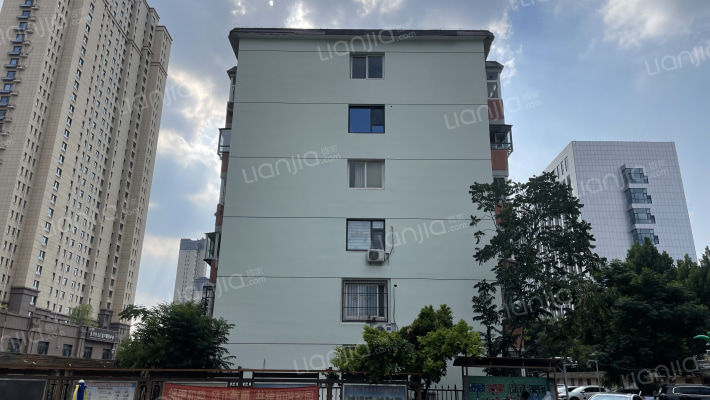 锦纶厂家属院外景图