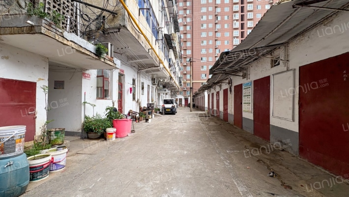 建筑公司第四分公司家属院外景图