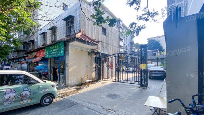 东仓门32号院外景图