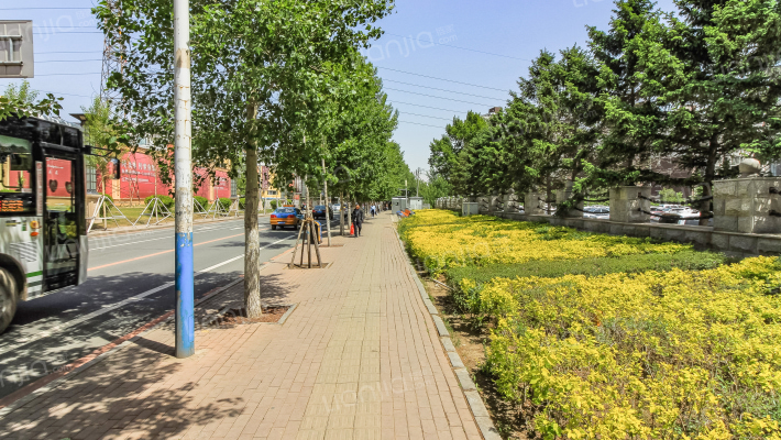 中东财富中心外景图