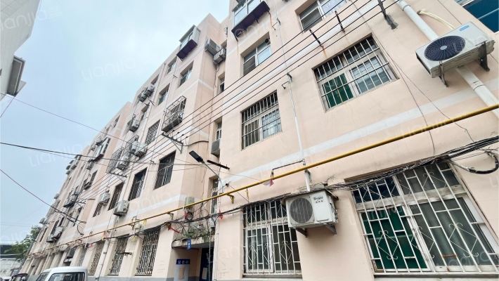 服装厂宿舍外景图