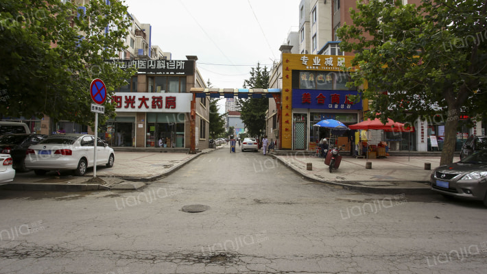 金色阳光外景图