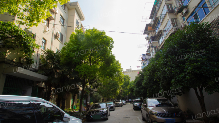 平保小区外景图